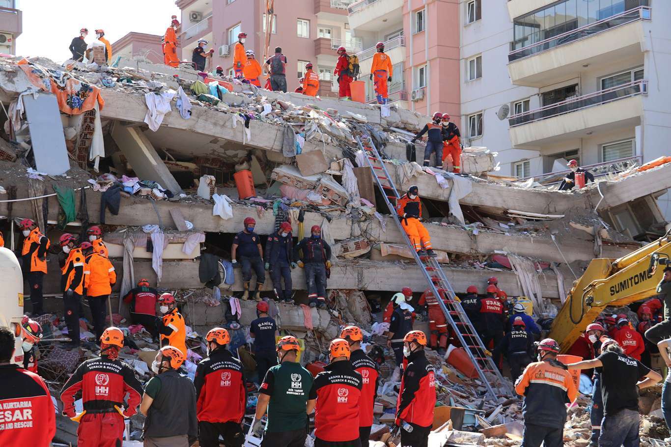 İzmir’deki depremde hayatını kaybedenlerin sayısı 35’e yükseldi